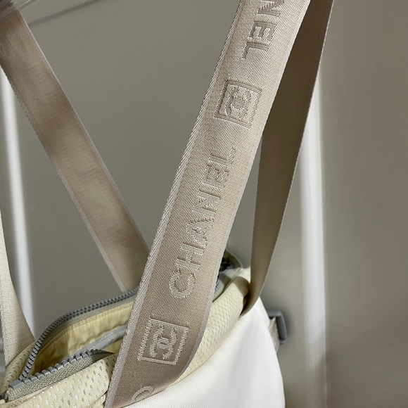 Authentic CHANEL Camellia Sport flower tote bag - Picture 14 of 15